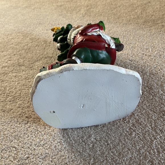 13.5in Gnome Taking The Christmas Tree Santa With The Presents - Picture 4 of 4